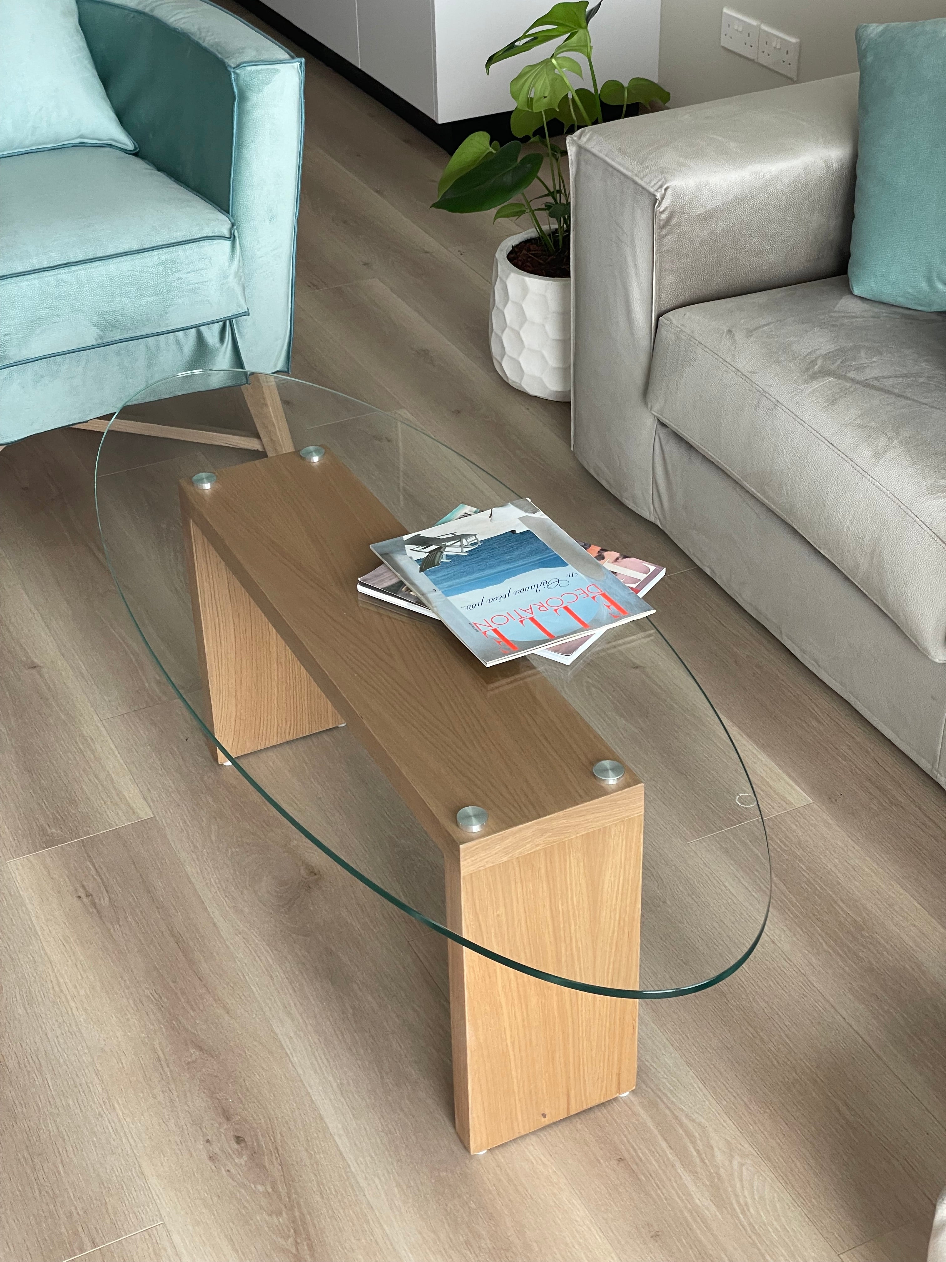 Vetro Oval Table